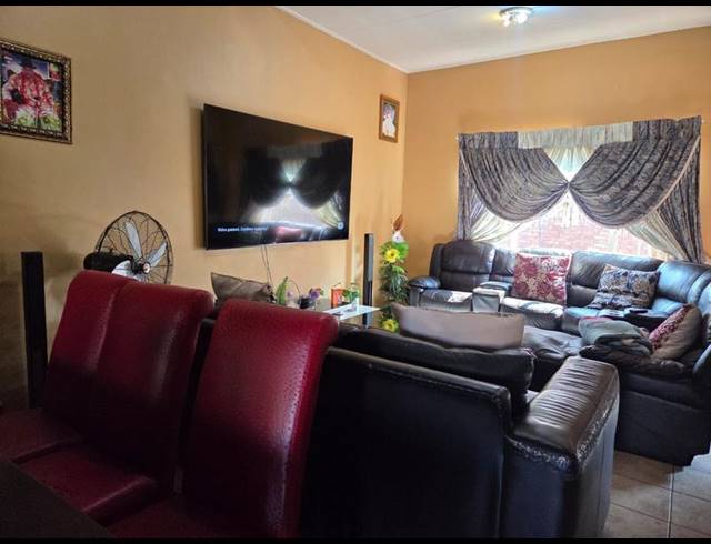 3 BEDROOM TOWNHOUSE FOR SALE IN MONTANA